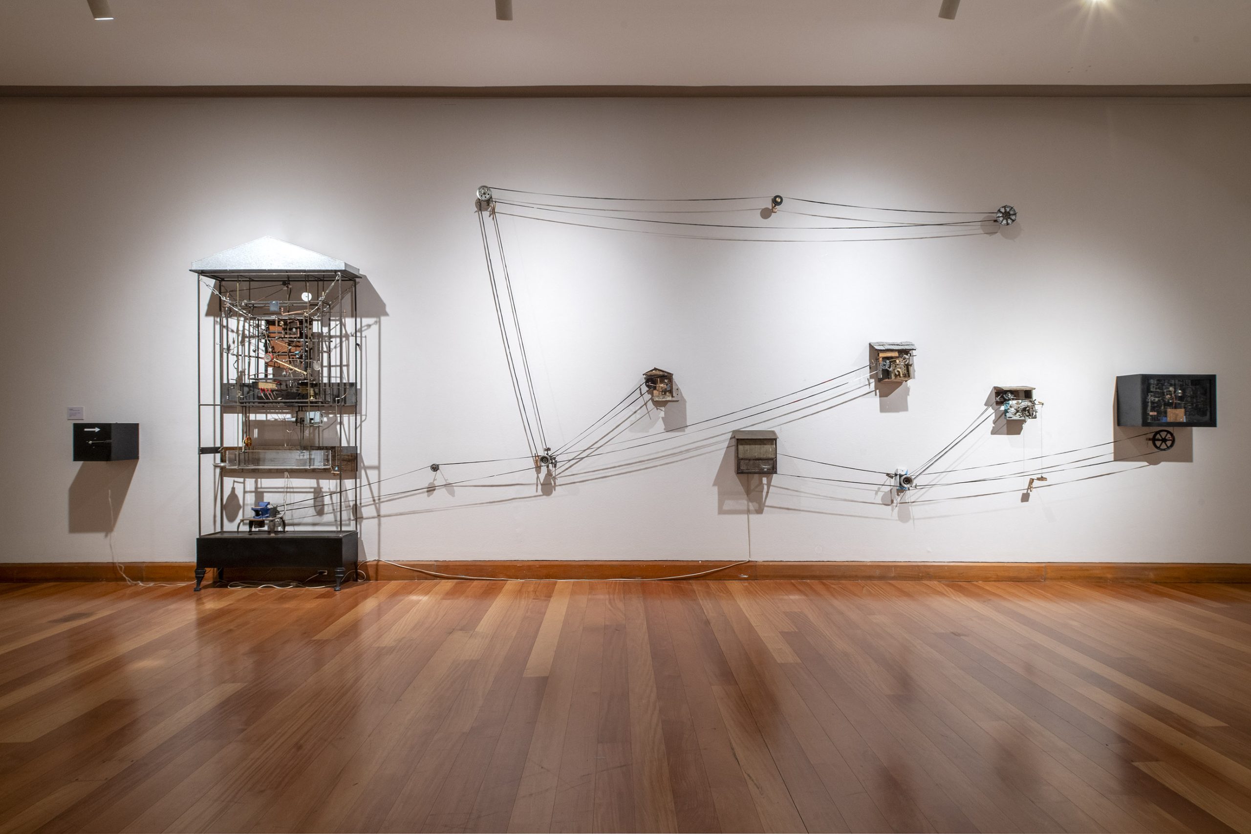 Exposición «Prototipo: Salón de máquinas liminales» en MAVI UC